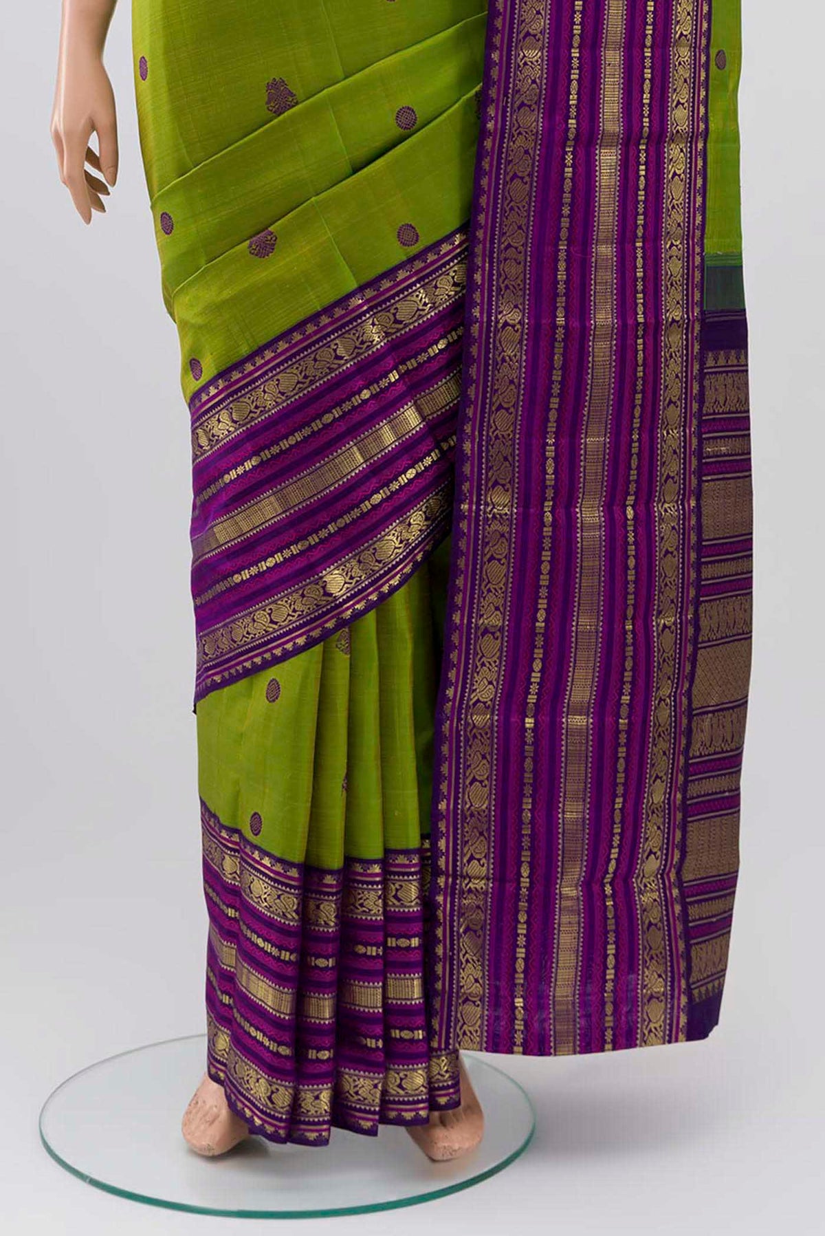 Pleats and pallu of Green Kanchipuram Silk Saree with Thread Butta on the body and Zari Border