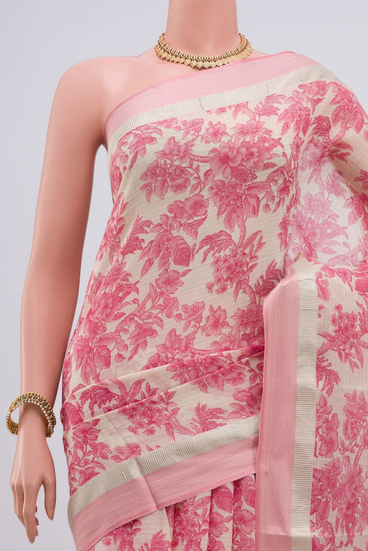 Border image of Off White Printed Cotton Saree with Printed design on the body and Thread Border. 