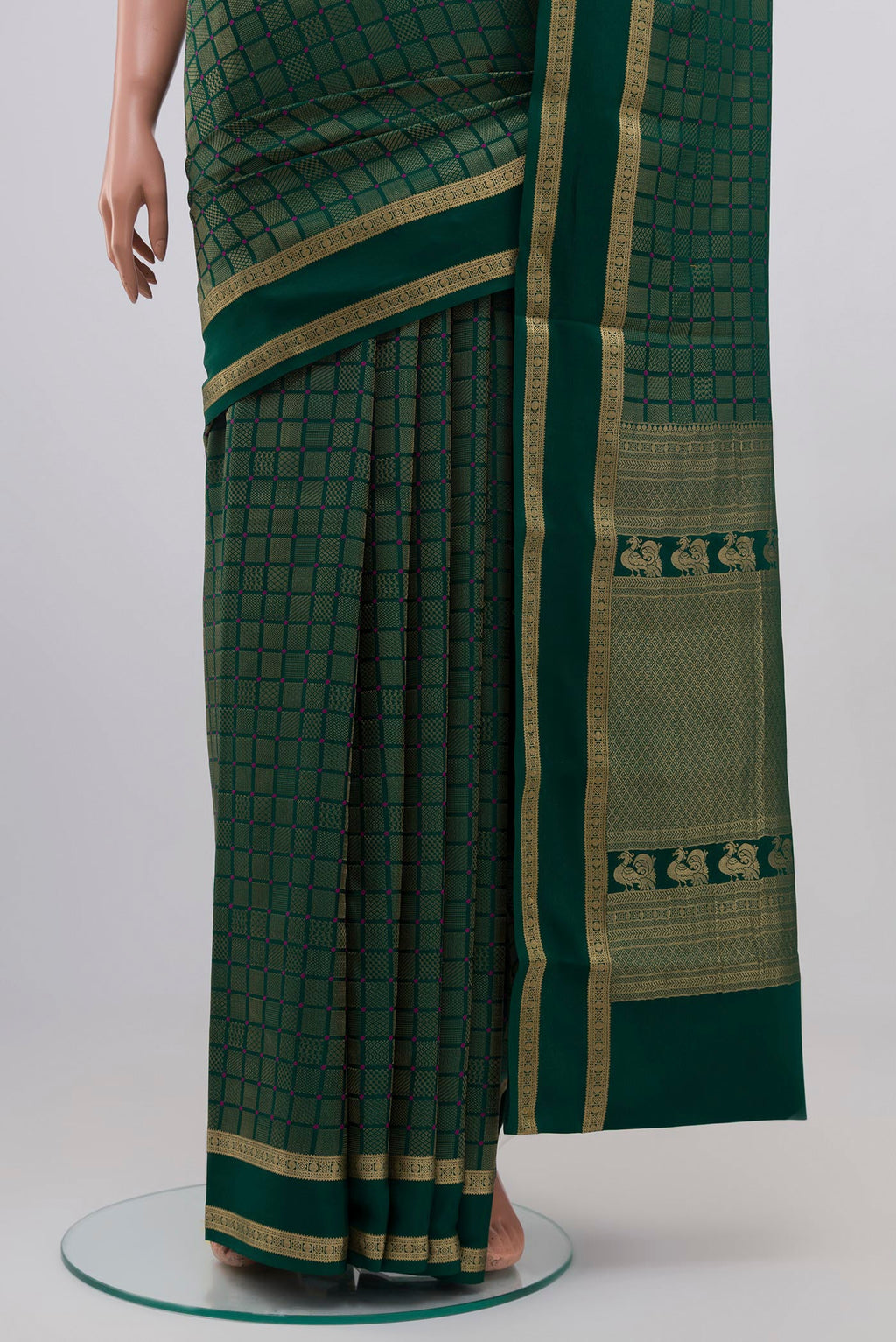 Pleats and pallu of Green Crepe Saree with Zari Brocade on the body and Zari Border. 