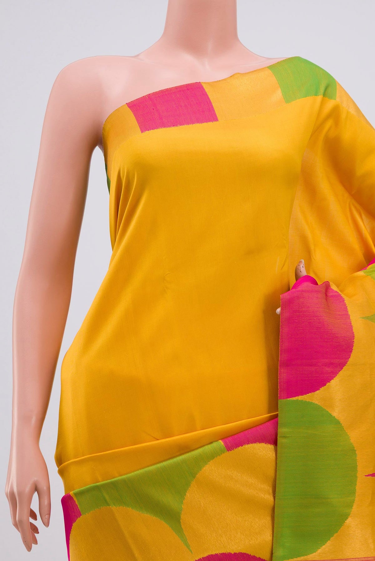 Border image of Pure Silk Pure Zari Yellow Kanchipuram Saree with Plain Body and Fancy Border. 