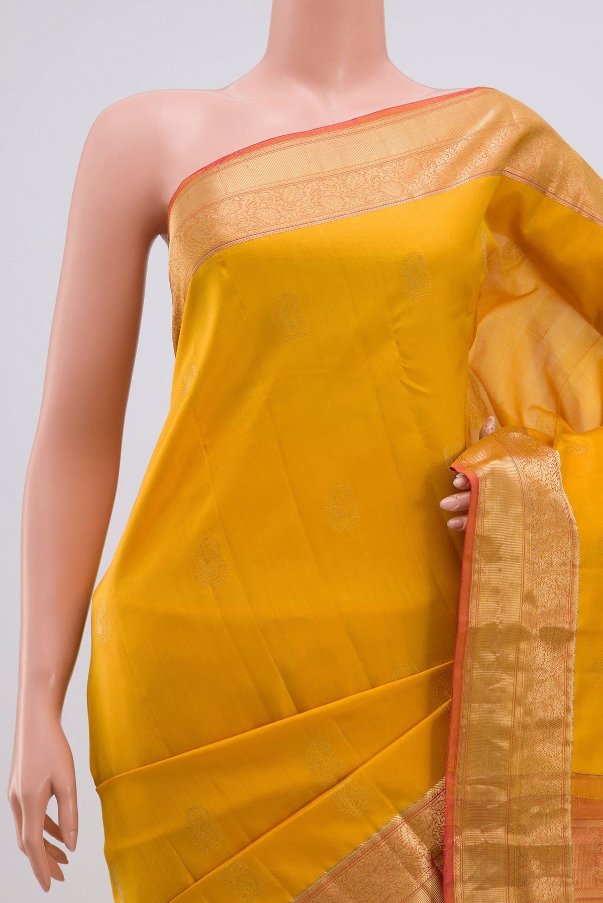 Border image of Yellow Kanchipuram Silk Saree with Zari Butta on the body and Zari Border. 