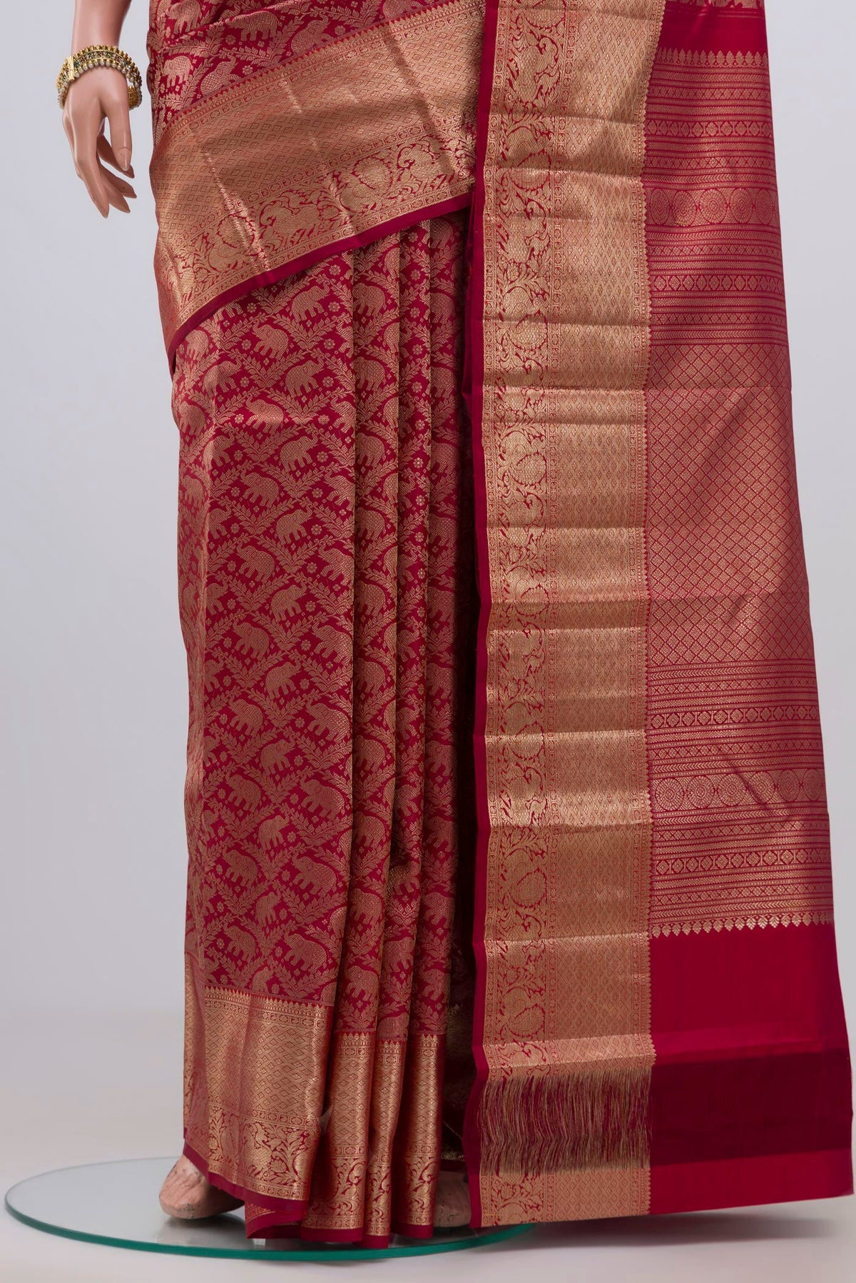 Pleats and pallu of Maroon Kanchipuram Silk Saree with Zari Brocade on the body and Zari Border. 