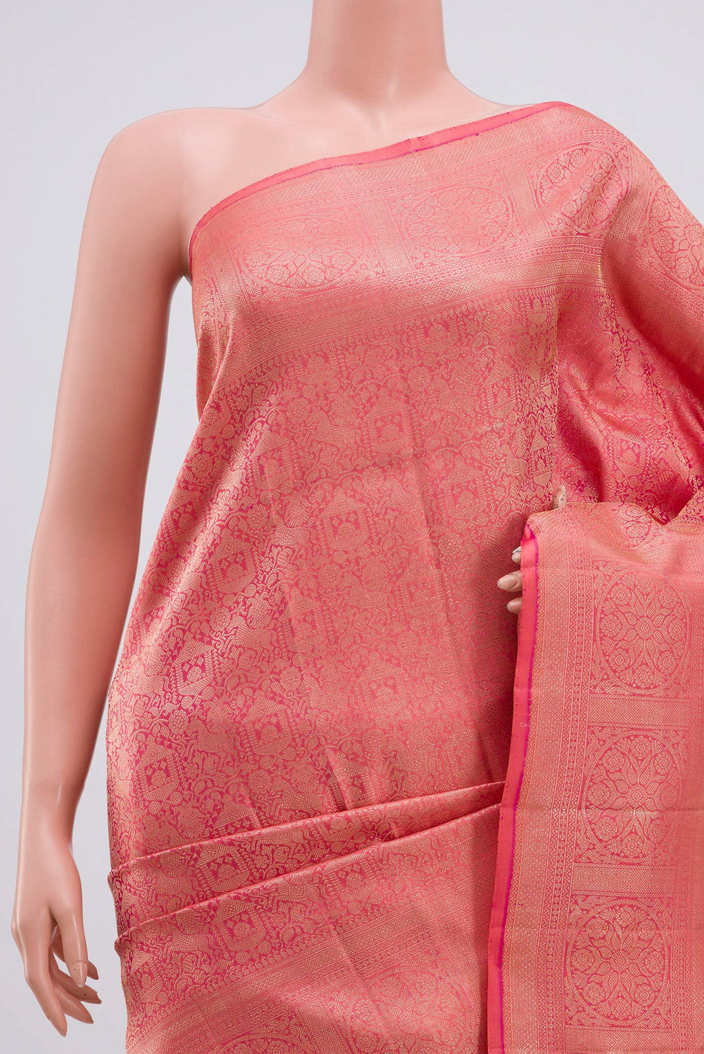 Border image of Pink Kanchipuram Saree with Zari Brocade on the body and Zari Border. 