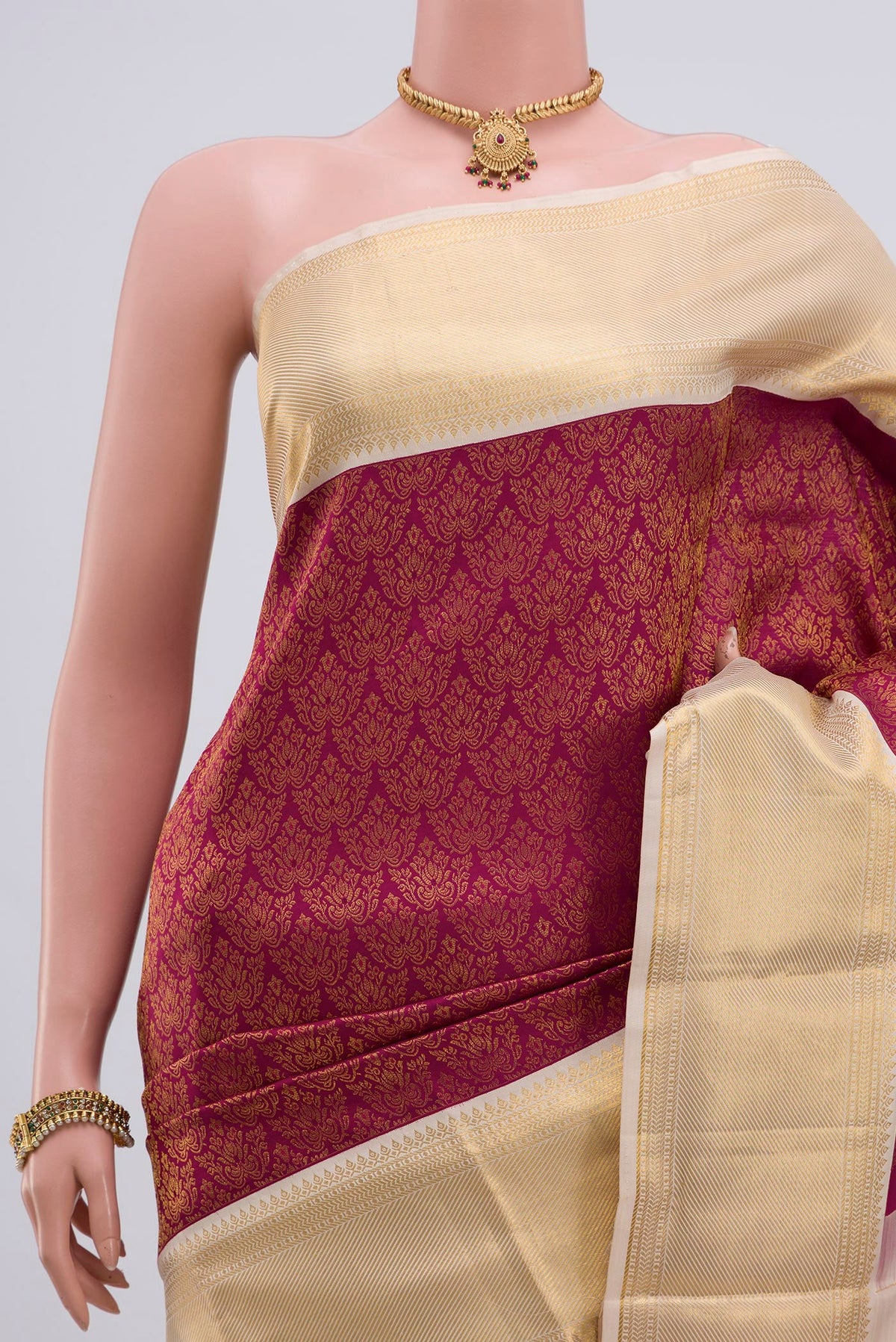 Border image of Rani Pink Kanjivaram Silk Saree with Zari Brocade on the body and Zari Border. 