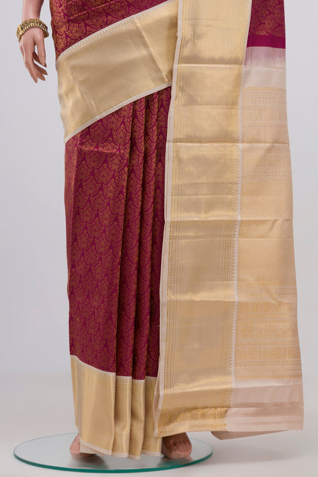 Pleats and pallu of Rani Pink Kanjivaram Silk Saree with Zari Brocade on the body and Zari Border. 