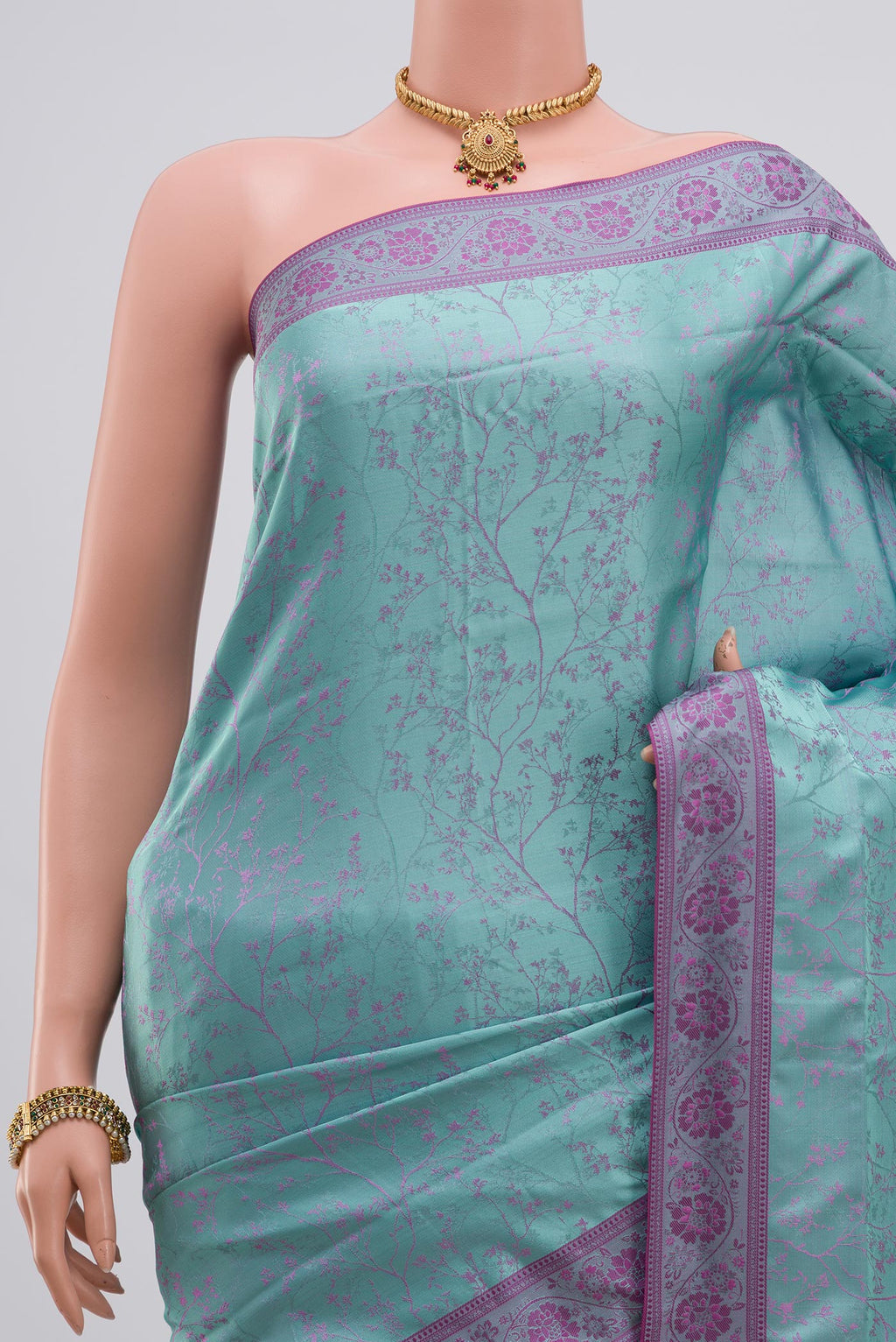 Border image of Blue Soft Silk Saree with Jacquard design on the body and Thread Border. 