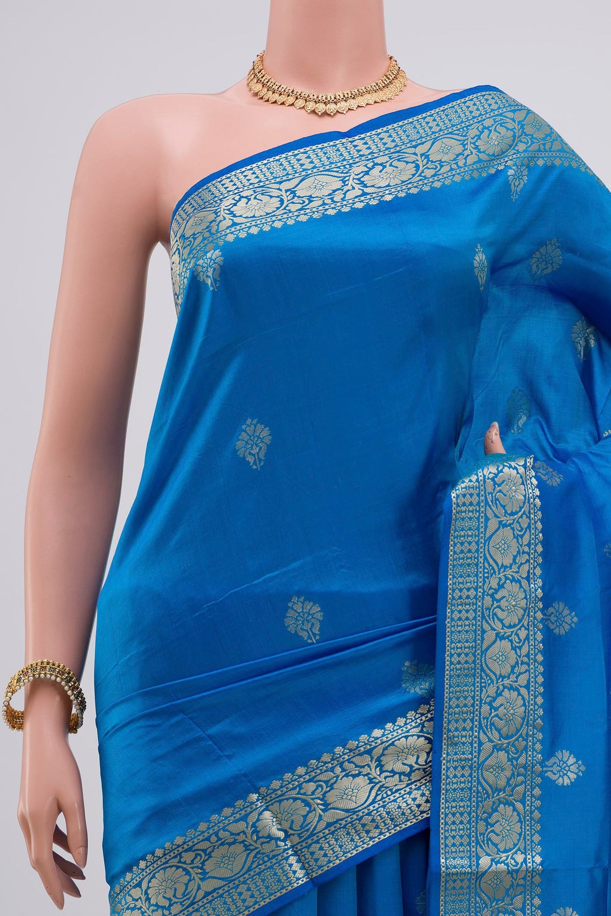 Border image of Royal Blue Banarasi Katan Silk Saree with Zari Butta on the body and Zari Border. 