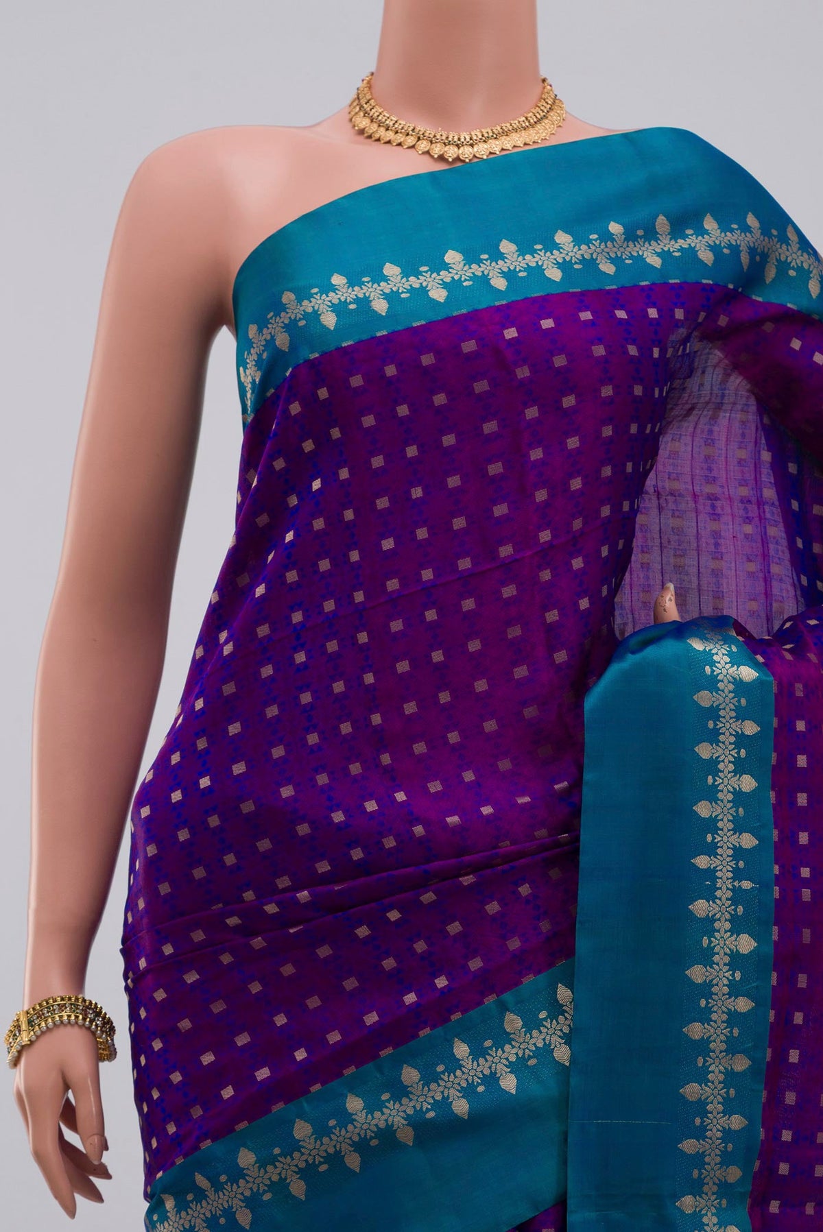 Border image of Purple Soft Silk Saree with Jacquard With Zari Butta on the body and Zari Border. 