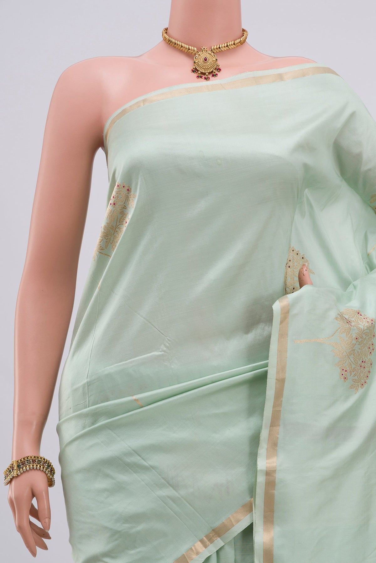 Border image of Light Green Banarasi Katan Silk Saree with Zari Butta on the body and Thin Zari Line. 