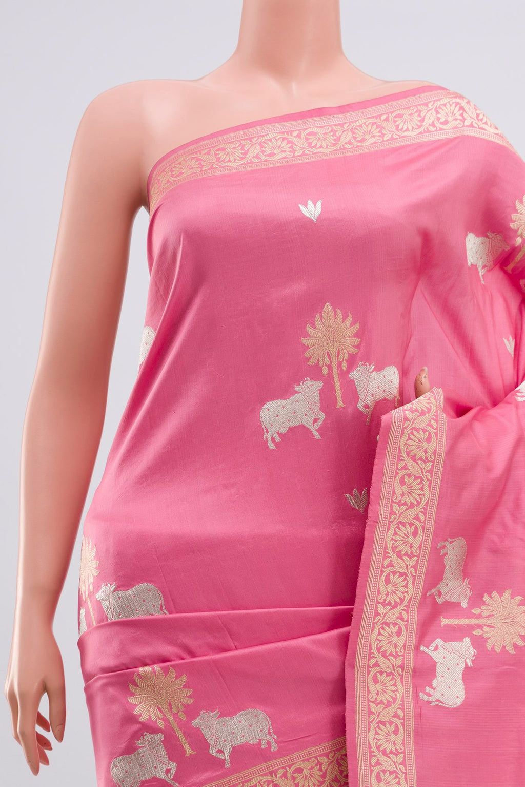 Border image of Pink Banarasi Saree with Fancy on the body and Zari Border. 