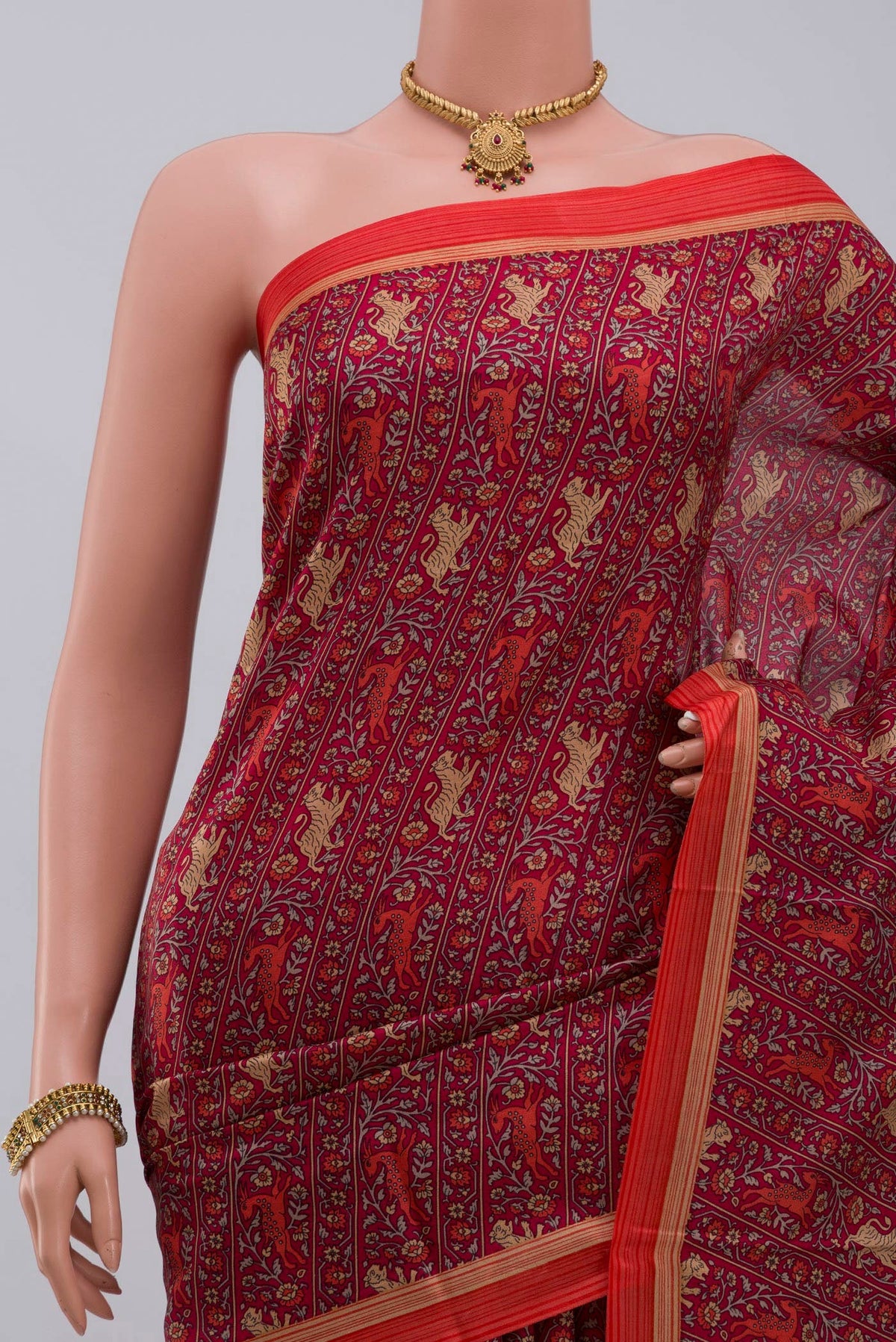 Border image of Red Printed Silk Saree with Printed design on the body and Plain Border. 