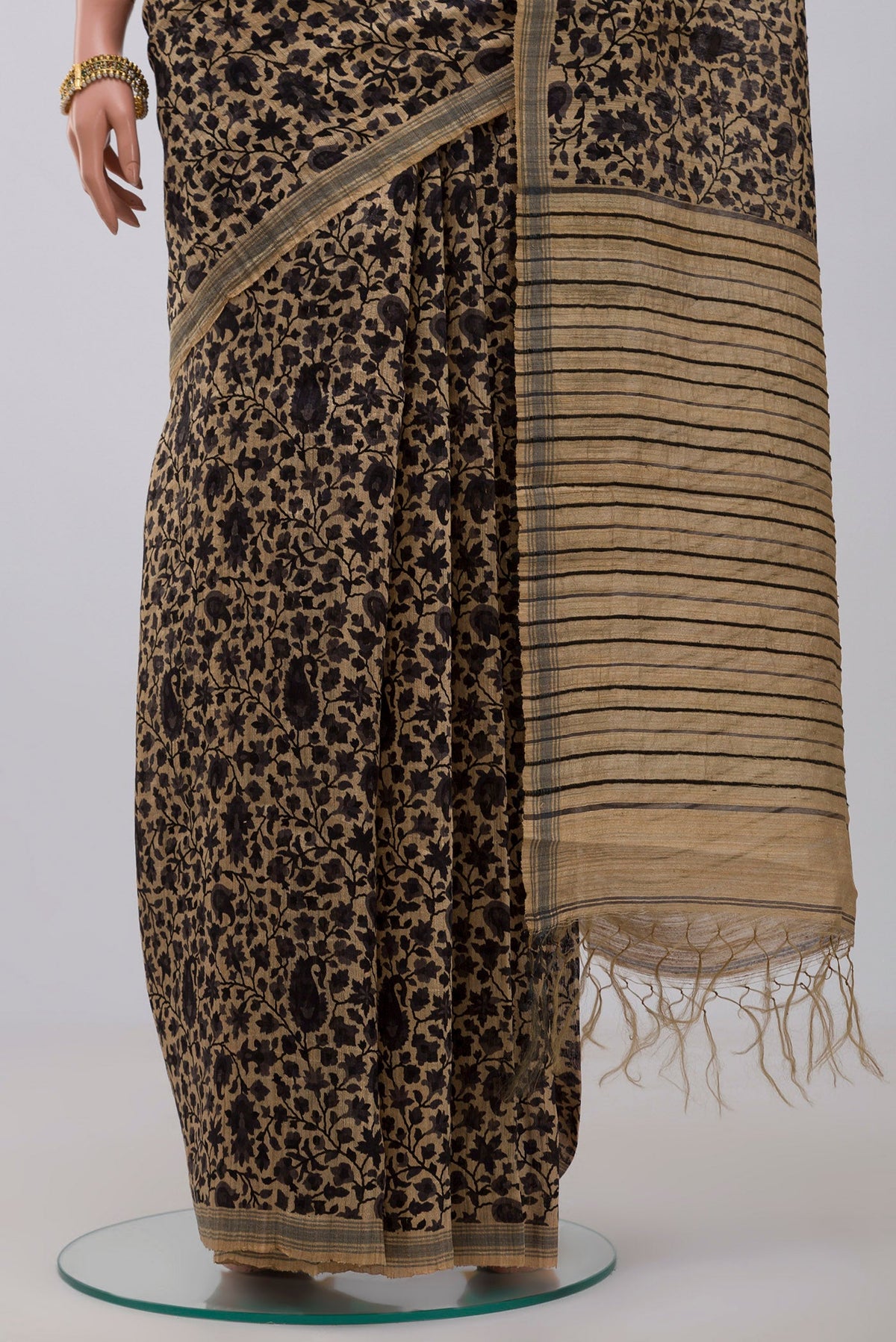 Pleats and pallu of Cream Jute Silk Saree with Fancy on the body and Without Border. 