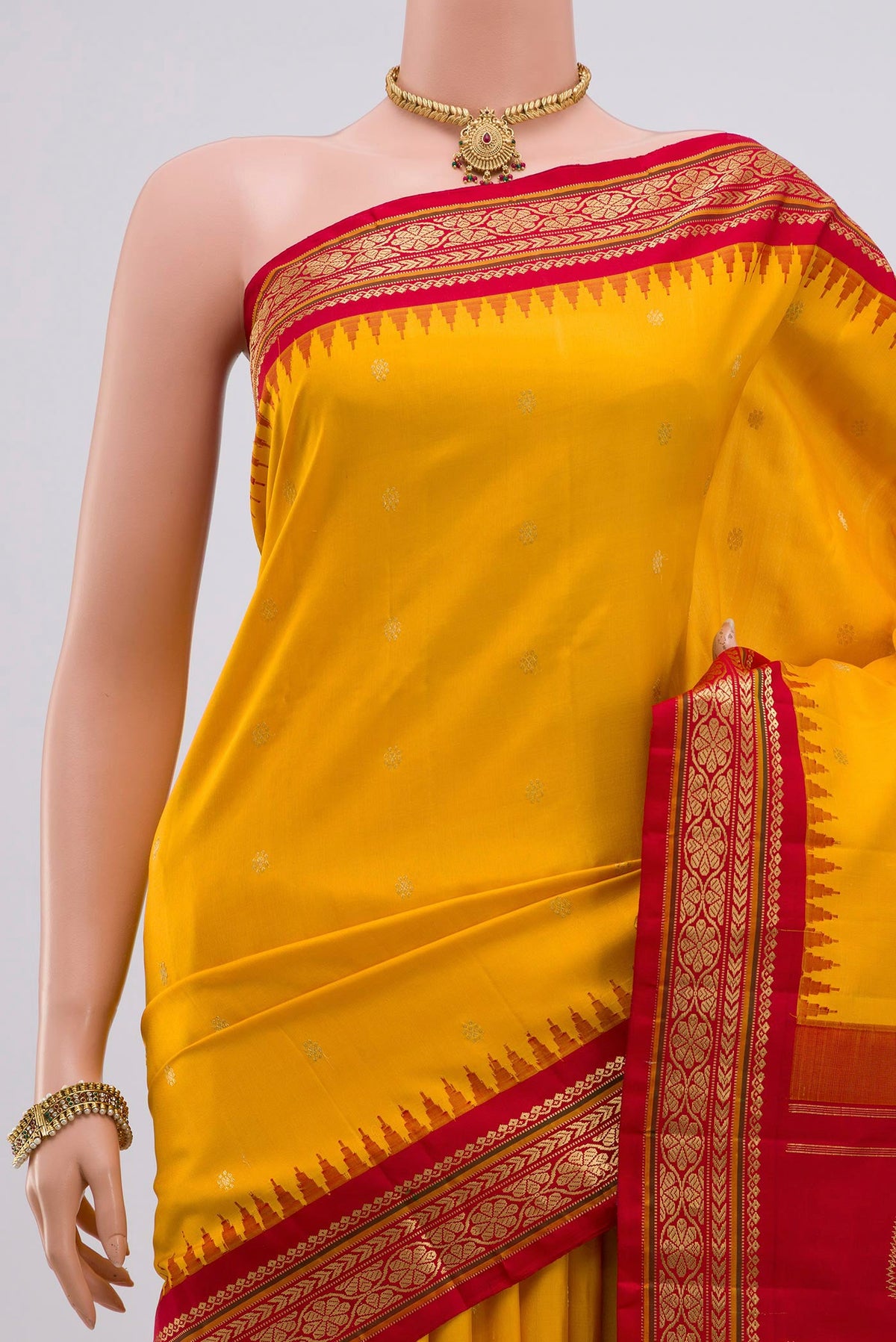 Border image of Yellow Gadwal Silk Saree with Zari Butta on the body and Zari Border. 