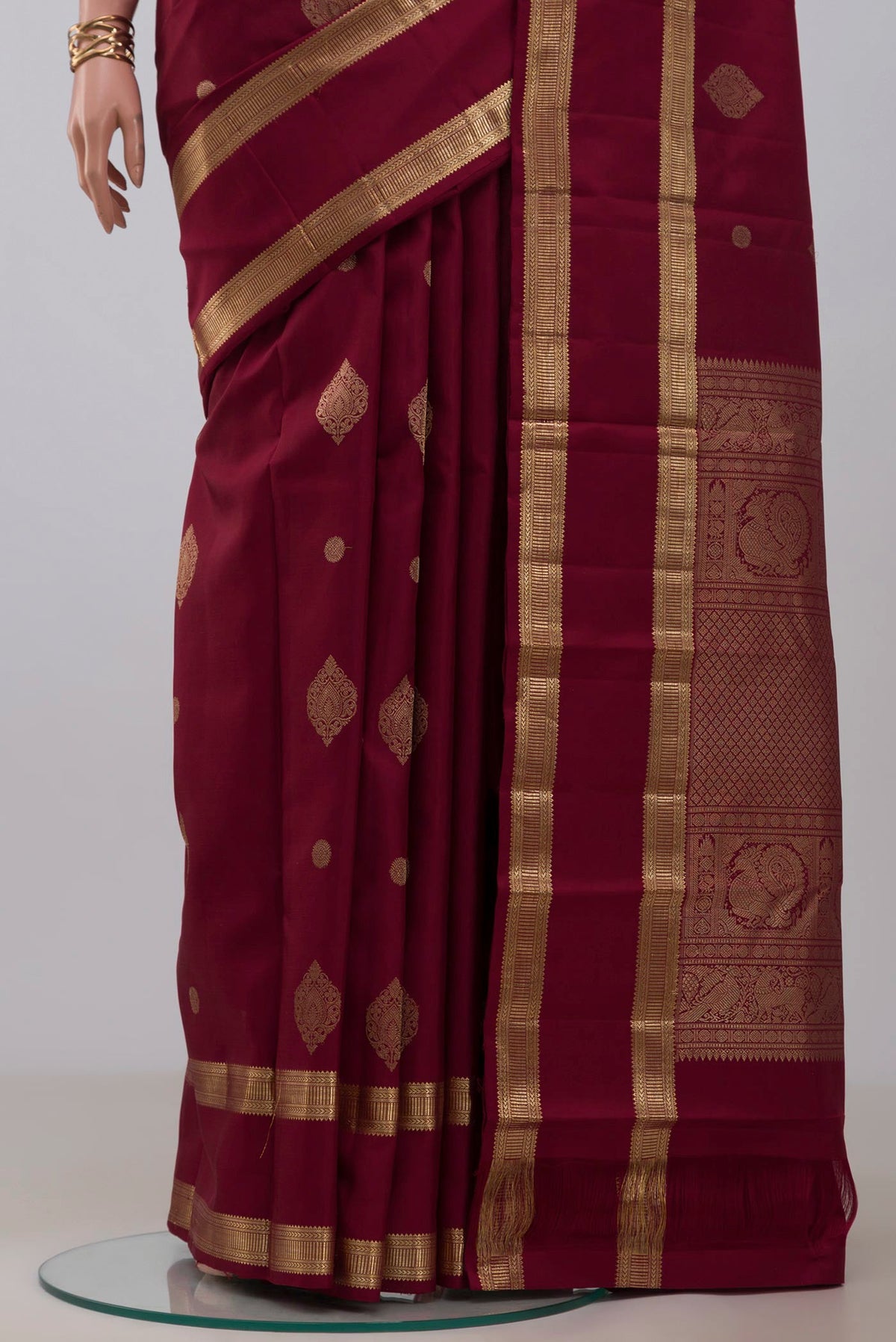 Pleats and pallu of Maroon Kanjivaram Silk Saree with Zari Butta on the body and Zari Border. 