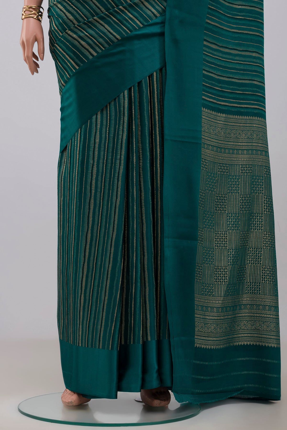Pleats and pallu of Green Mysore Crepe Saree with Stripes on the body and Plain Border. 