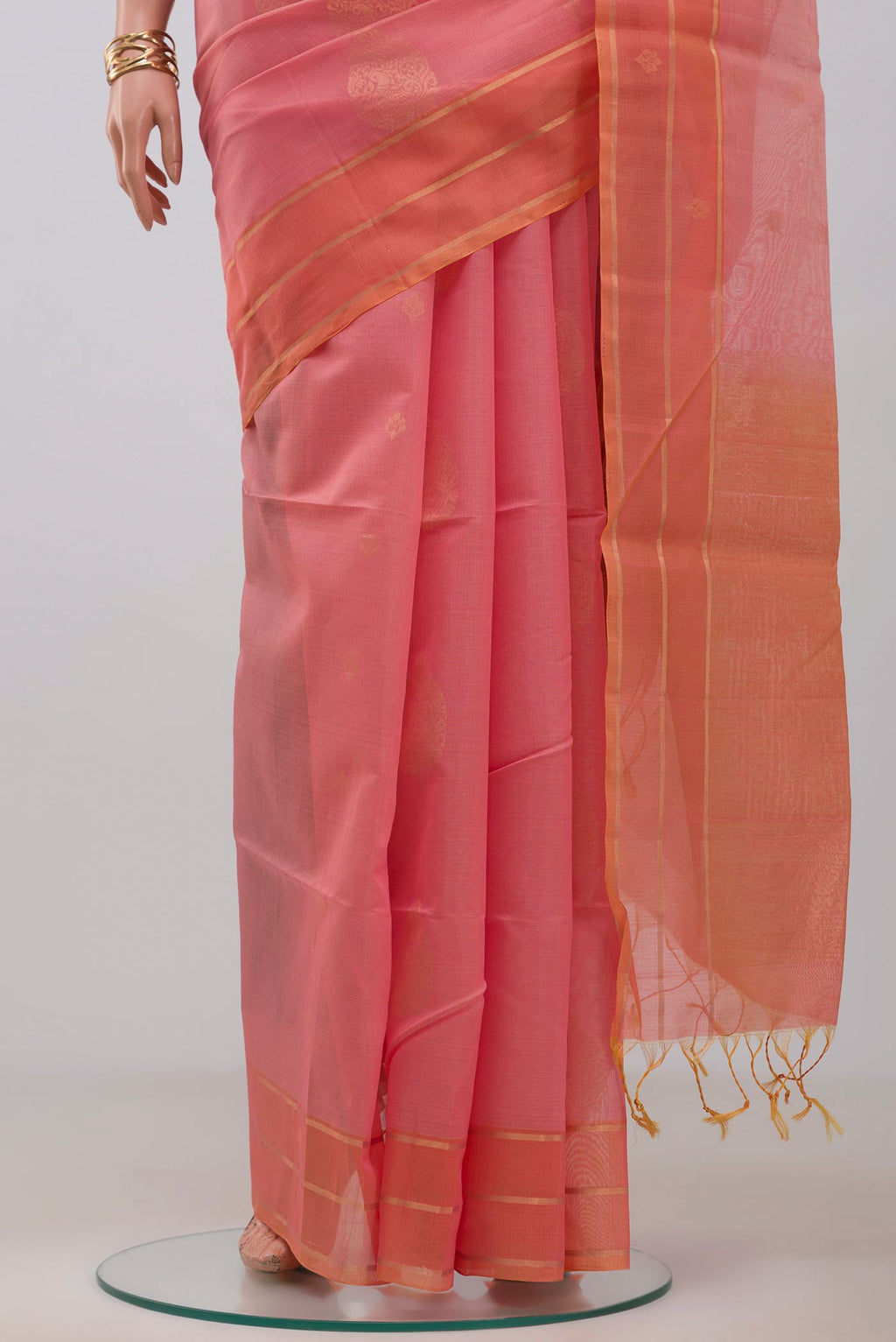 Pleats and pallu of Pink Silk Cotton Saree with Zari Butta on the body and Thin Zari Line. 