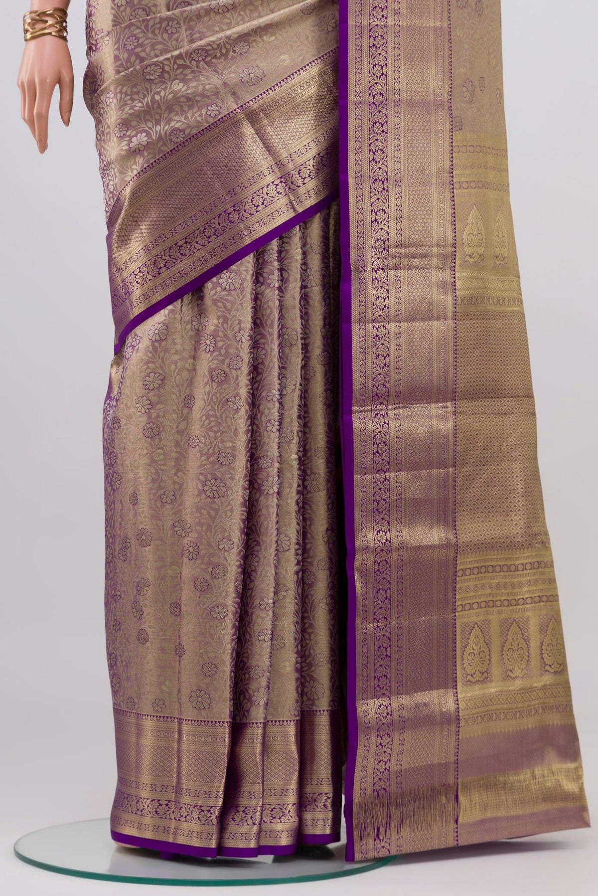 Pleats and pallu of Violet Dual Tone Kanchipuram Tissue Silk Saree with Zari Brocade on the body and Zari Border. 