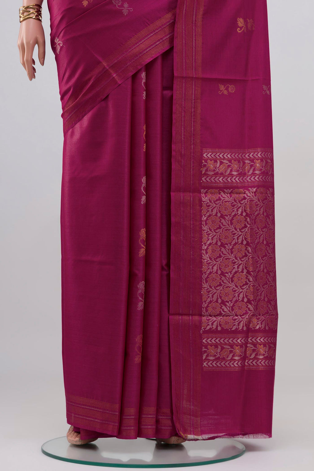 Pleats and pallu of Magenta Tussar Silk Saree with Zari Butta on the body and Thin Zari Line. 