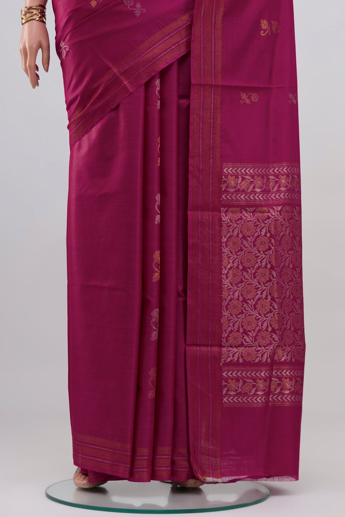 Pleats and pallu of Magenta Tussar Silk Saree with Zari Butta on the body and Thin Zari Line. 