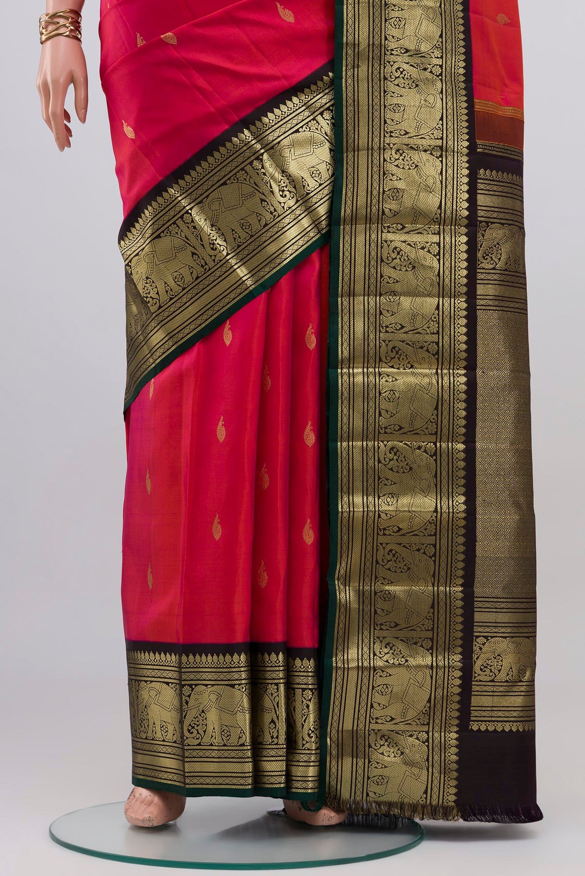 Pleats and pallu of Pink Kanjivaram Silk Saree with Zari Butta on the body and Zari Border. 
