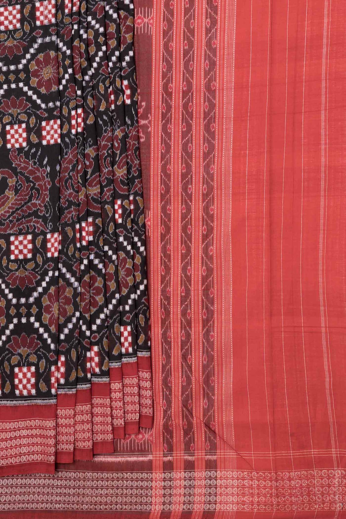 Pleats and pallu of Black Dual Tone Double Ikat Saree with Ikat Print on the body and Thread Border