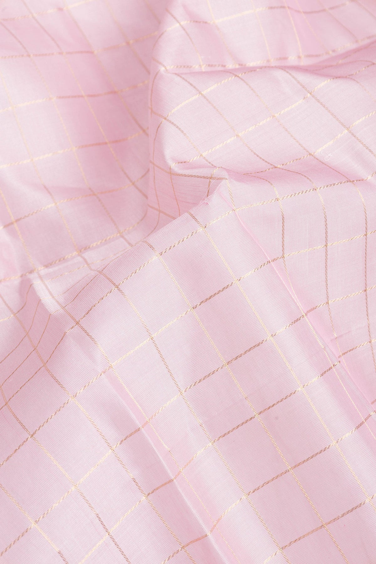 Close up of Pink Dual Tone Silk Cotton Saree with Checked design on the body and Zari And Thread Border.  displaying folds