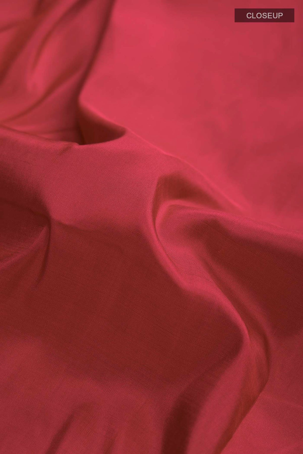 Close up of Pure Silk Pure Zari Maroon Kanchipuram Nine Yards Saree with Plain Body and Ganga Jamuna Border displaying folds