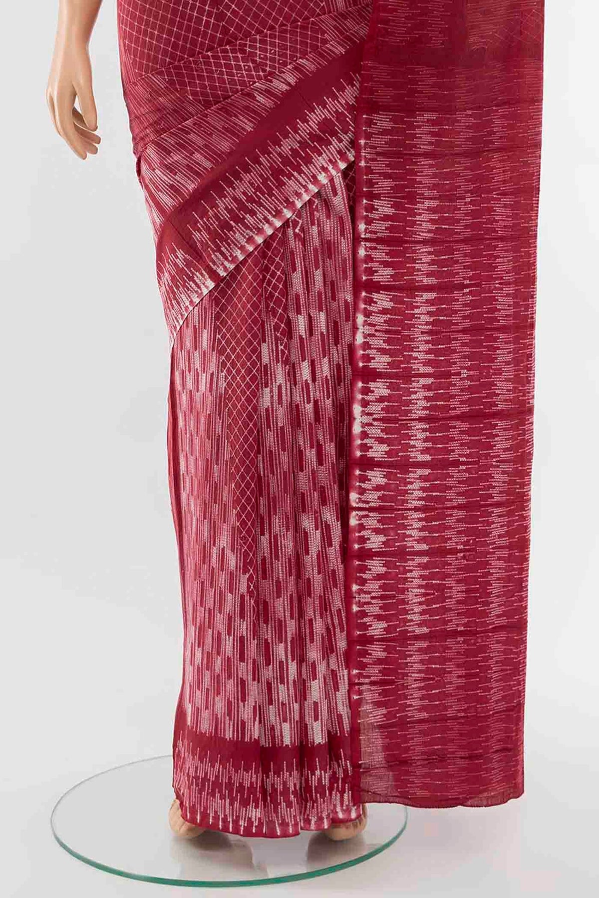 Pleats and pallu of Rust Maheshwari Silk Cotton Saree with Thread Butta on the body and Thread Border