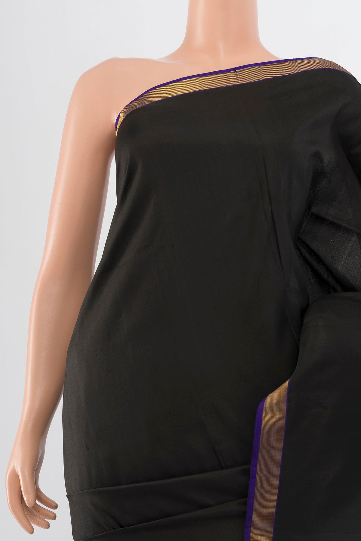 Border image of Pure Silk Pure Zari Black Kanjivaram Saree with Plain Body and Silk Border. 