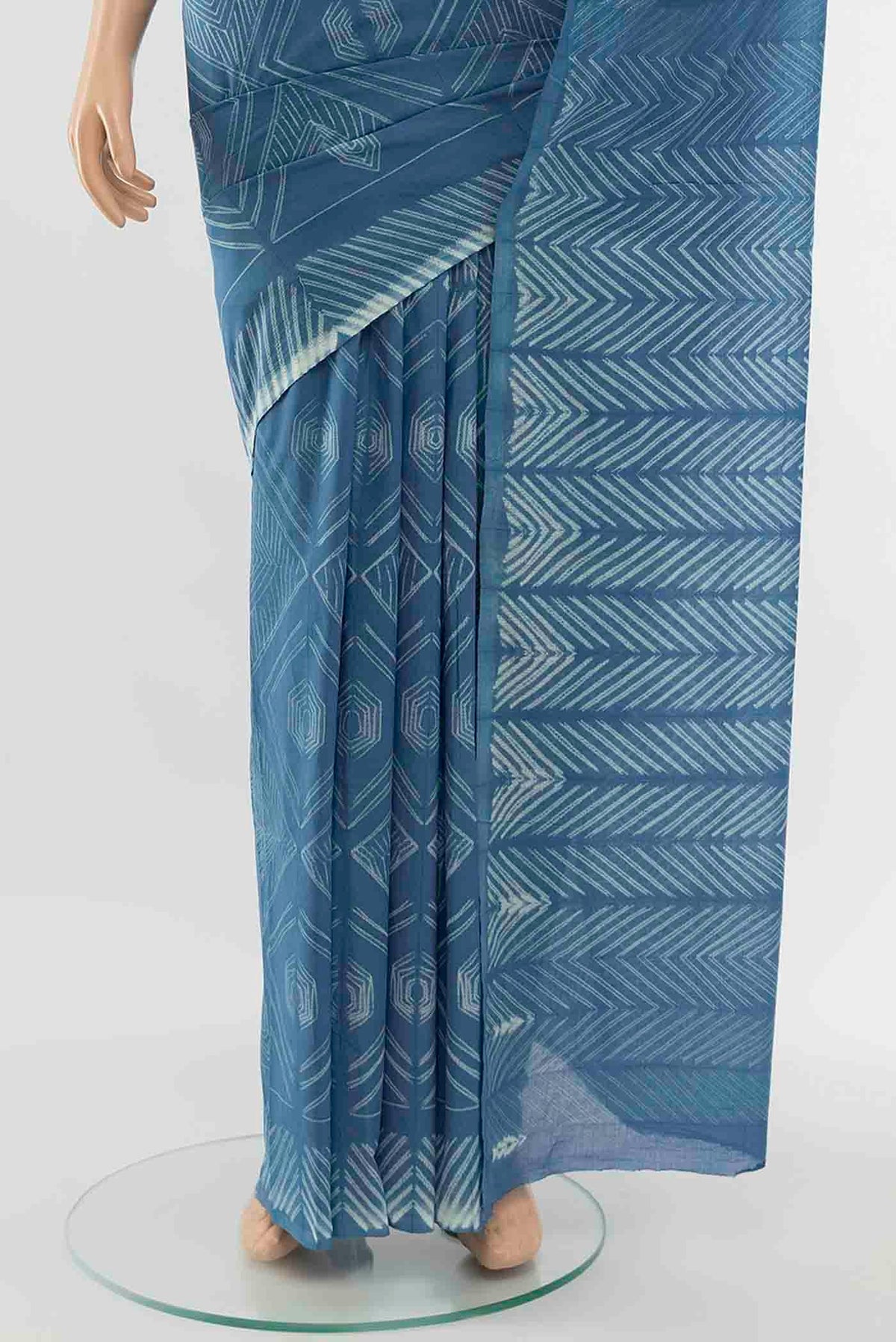 Pleats and pallu of Blue Maheshwari Silk Cotton Saree with Printed design on the body and Printed Border
