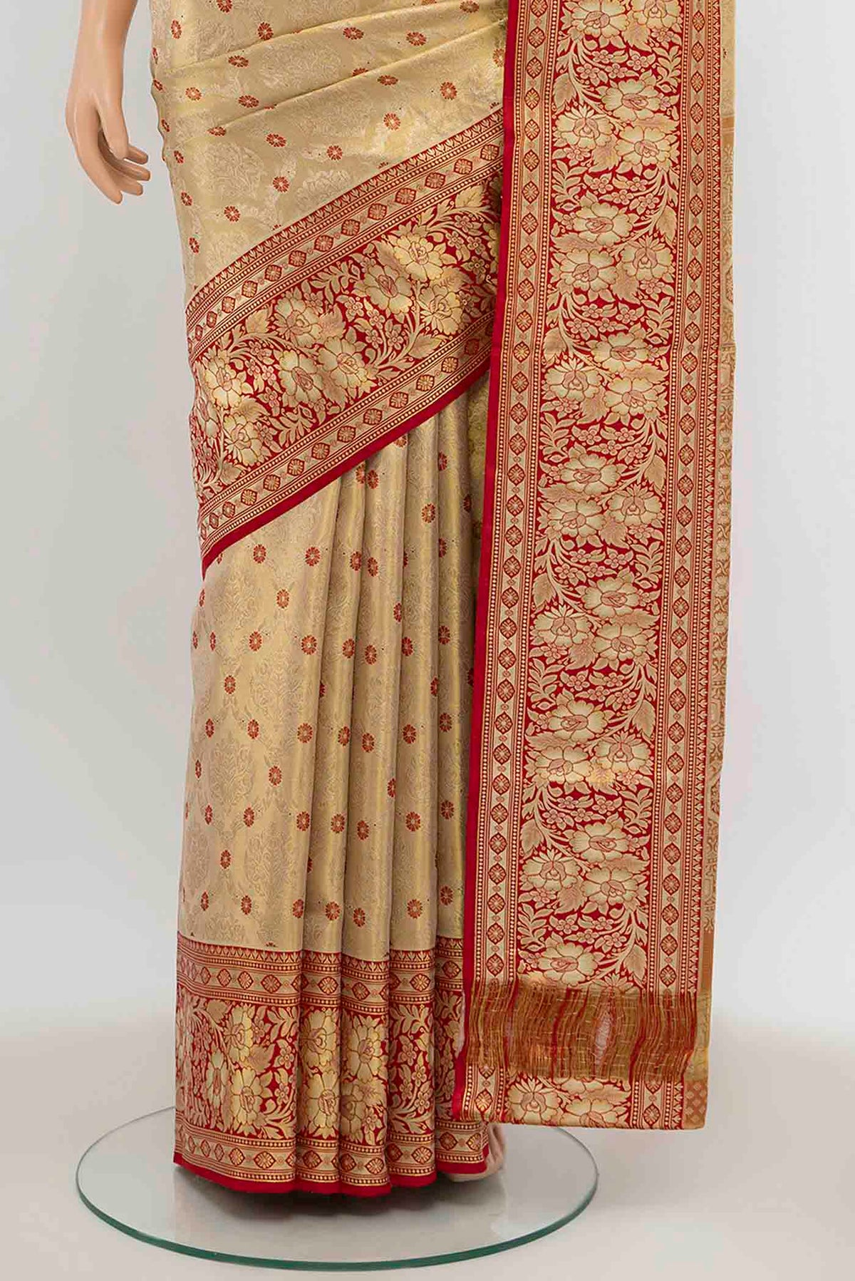 Pleats and pallu of Gold Kanchipuram Tissue Silk Saree with Zari Brocade on the body and Zari Border