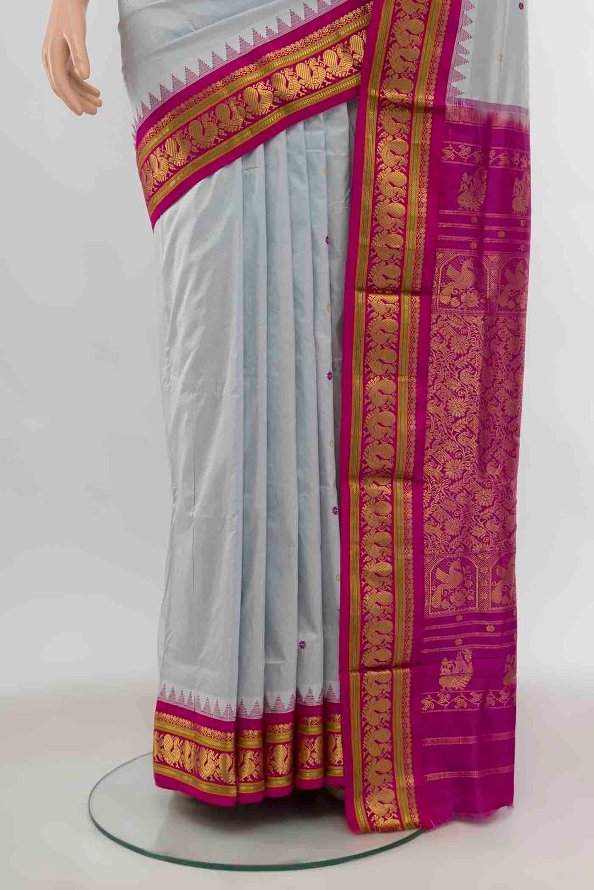 Pleats and pallu of Davys Grey Bangalore Silk - kadyal Nine Yards Saree with Zari Butta on the body and Silk Border