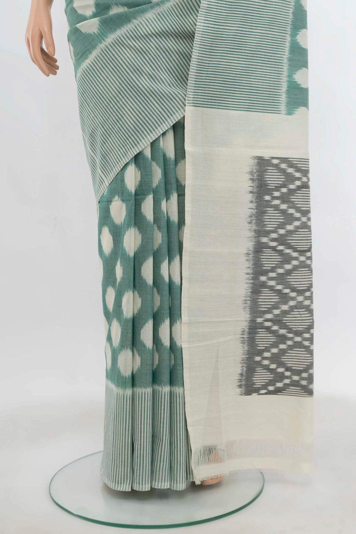 Pleats and pallu of Cream Pochampally Cotton Saree with Ikat Print on the body and Ikat Border. 
