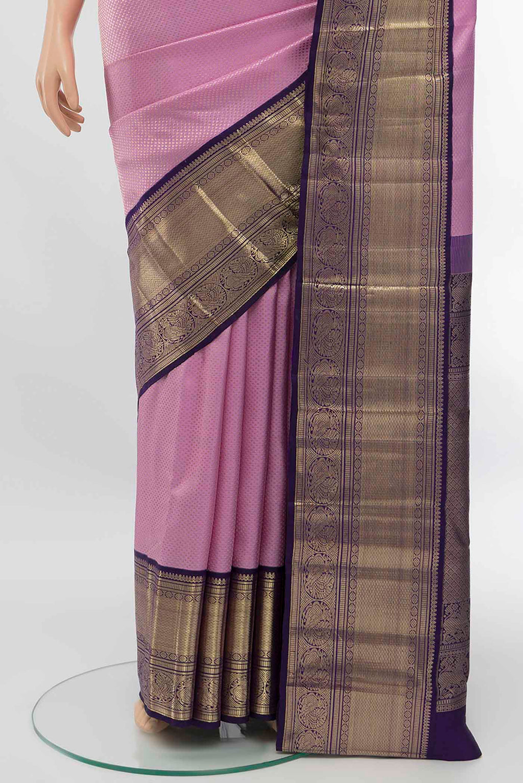 Pleats and pallu of Lavender Kanchipuram Silk Saree with Zari Brocade on the body and Zari Border