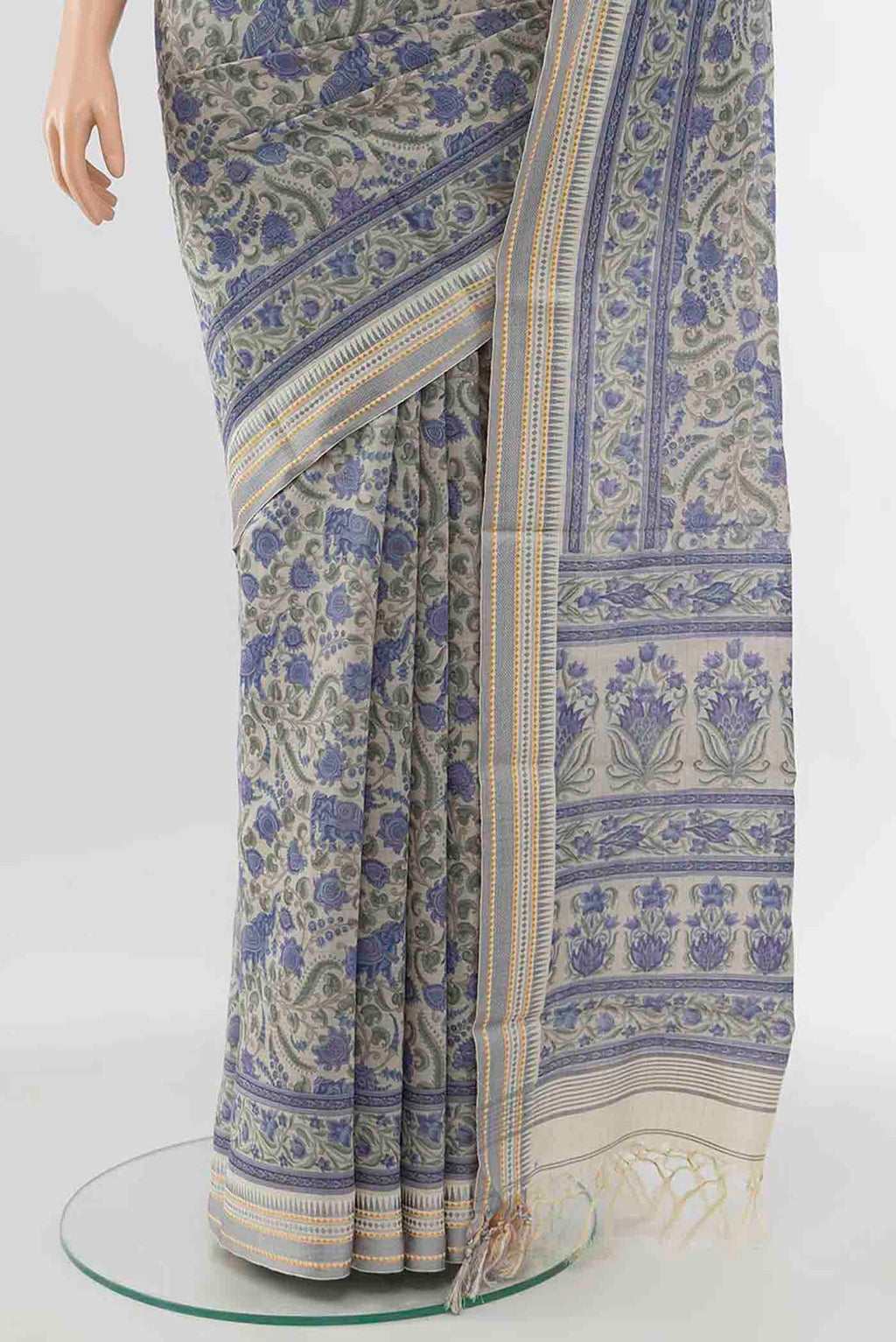 Pleats and pallu of Grey Maheshwari Silk Cotton Saree with Floral Print on the body and Fancy Border