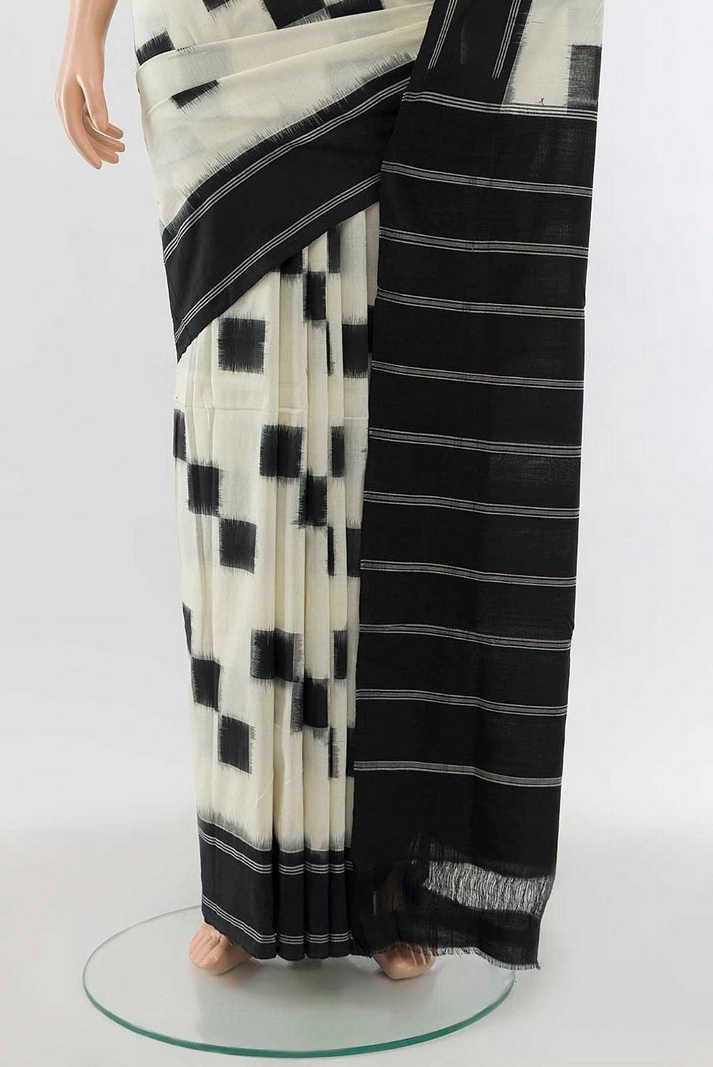 Pleats and pallu of Cream Pochampally Cotton Saree with Ikat Print on the body and Fancy Border