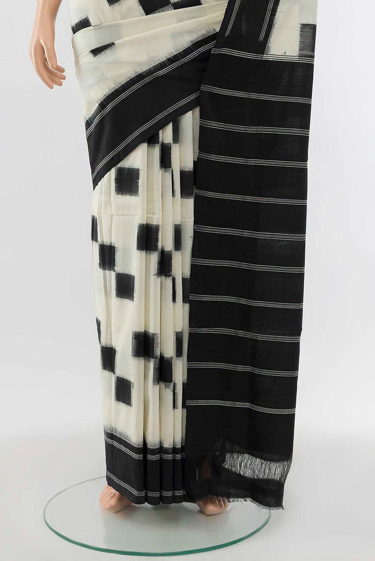 Pleats and pallu of Cream Pochampally Cotton Saree with Ikat Print on the body and Fancy Border