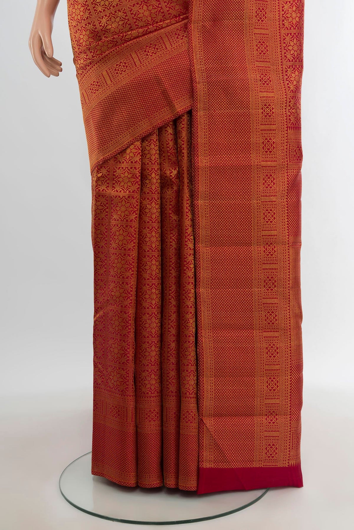 Pleats and pallu of Maroon Kanchipuram Silk Saree with Zari Brocade on the body and Zari Border. 