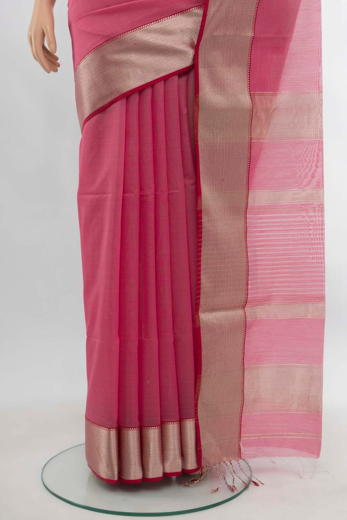 Pleats and pallu of Rose pink Maheshwari Silk Cotton Saree with Plain Body and Silk Border. 