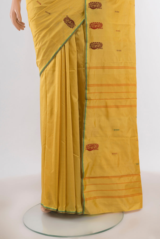 Pleats and pallu of Yellow Kanchipuram Silk Saree with Thread Butta on the body and Thread Border. 