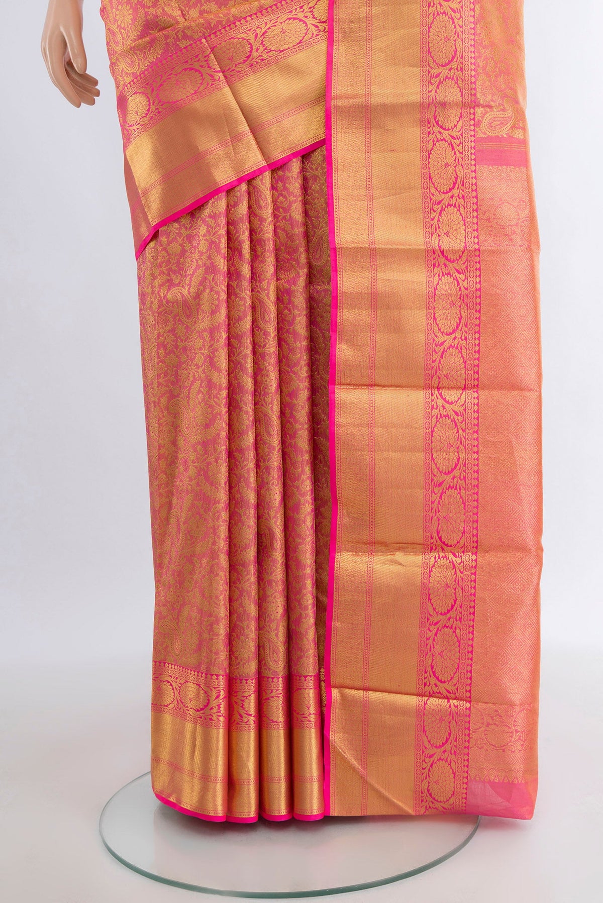Pleats and pallu of Rose pink Kanchipuram Silk Saree with Zari Brocade on the body and Zari Border. 
