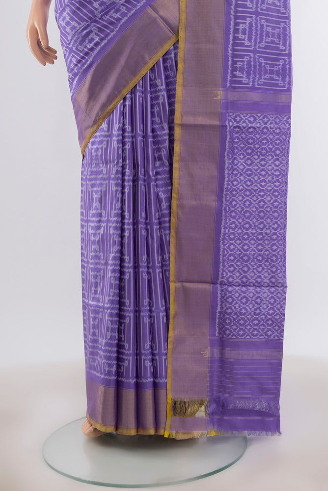 Pleats and pallu of Lavender Pochampally Silk Saree with Pure Ikat on the body and Zari Border. 