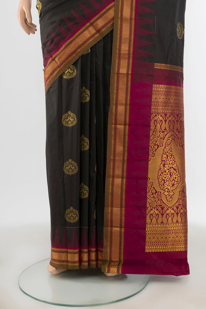 Pleats and pallu of Black Bangalore Silk - kadyal Saree with Zari Butta on the body and Zari Border. 