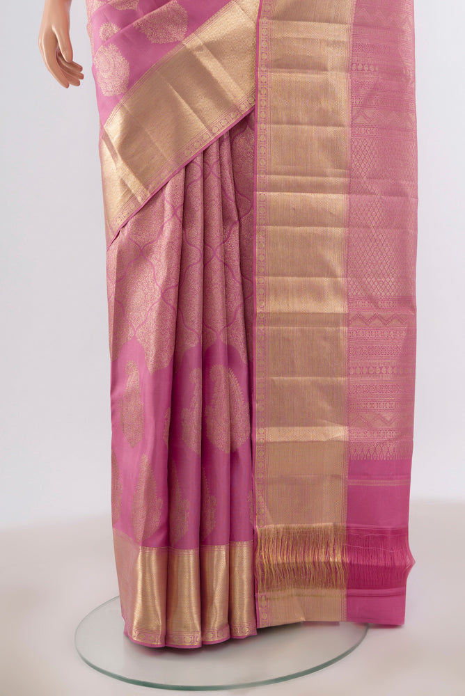 Pleats and pallu of Rose pink Kanjivaram Silk Saree with Zari Brocade on the body and Zari Border. 