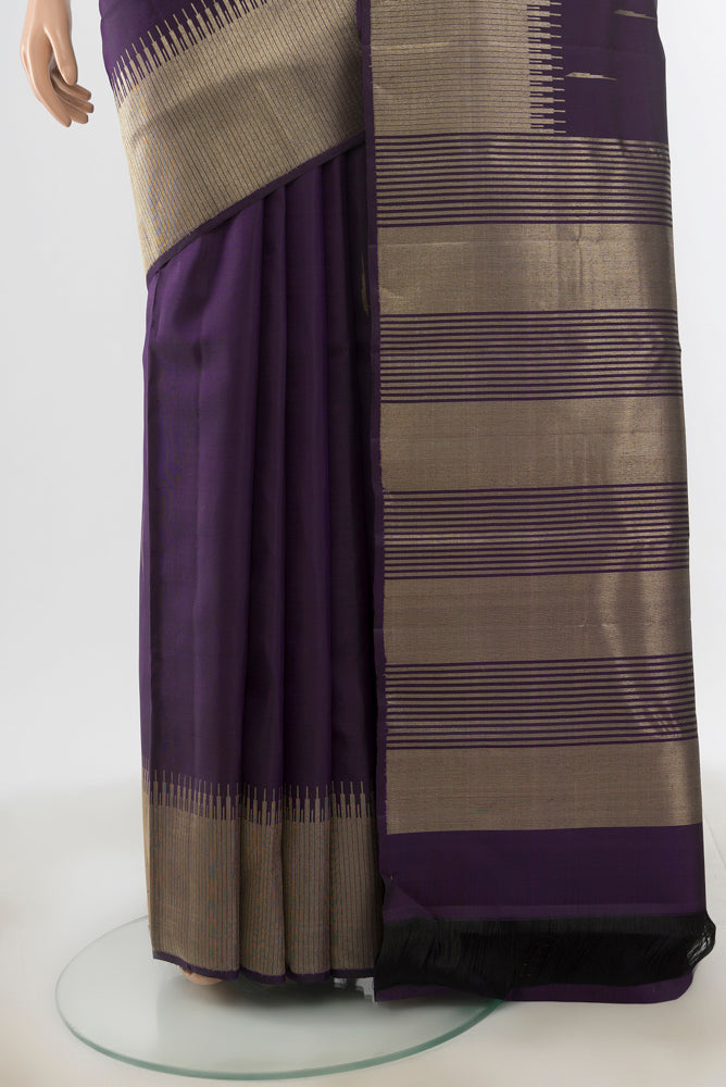 Pleats and pallu of Navy Blue Kanchipuram Silk Saree with Zari Butta on the body and Zari Border. 