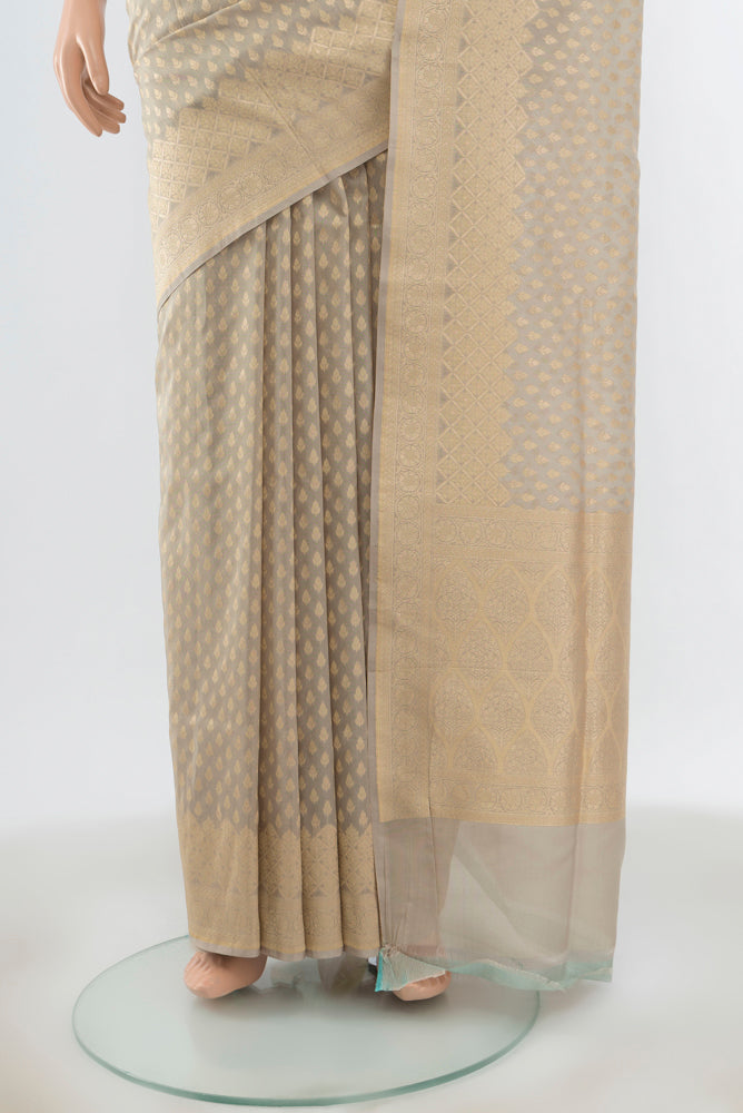 Pleats and pallu of Lilac Banarasi Silk Saree with Zari Butta on the body and Zari Border. 