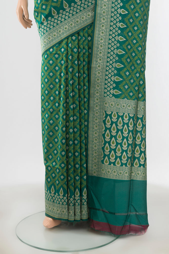 Pleats and pallu of Green Banarasi Silk Saree with Zari And Thread Butta on the body and Zari Border. 