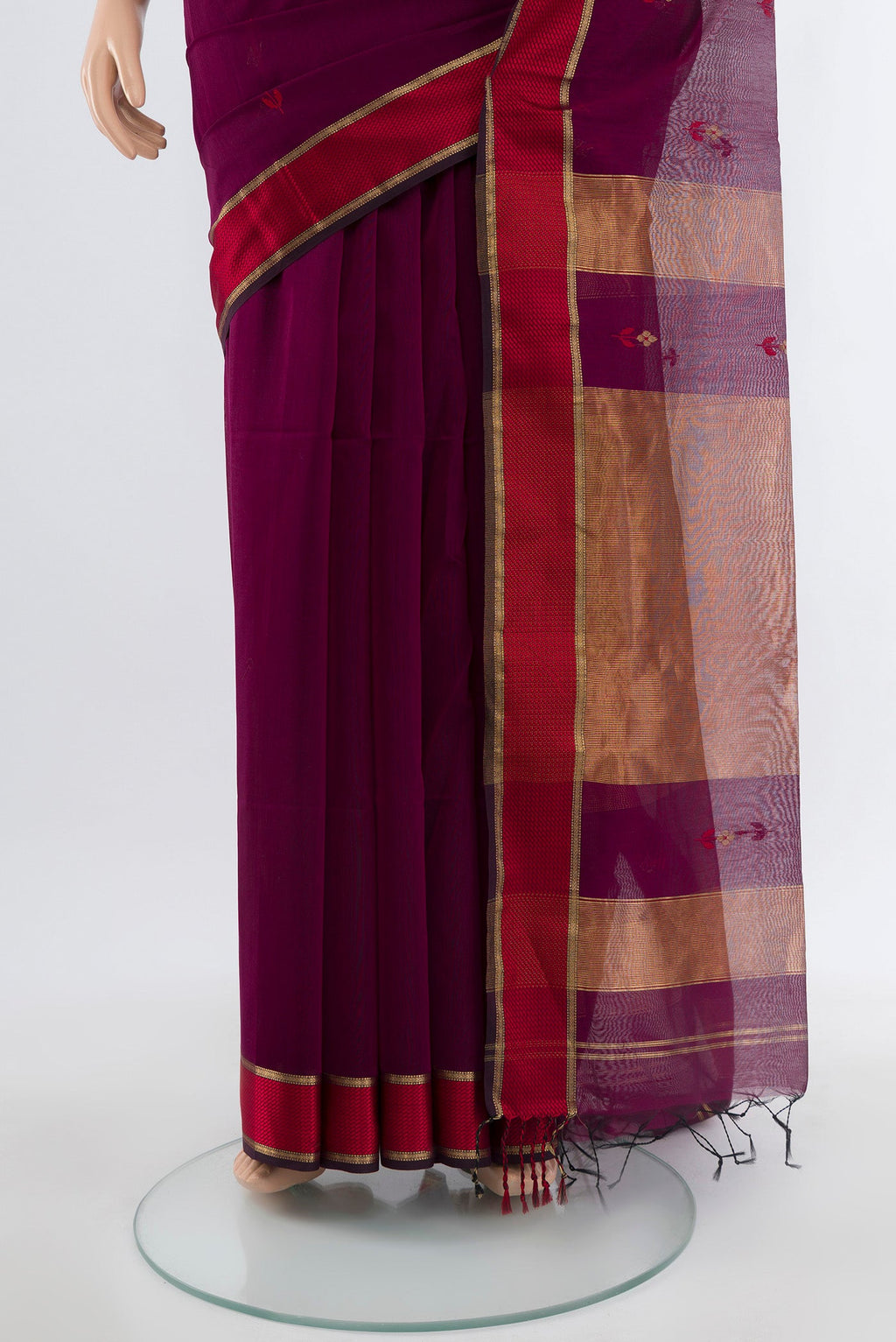 Pleats and pallu of Purple Maheshwari Silk Cotton Saree with Plain Body and Silk Border. 