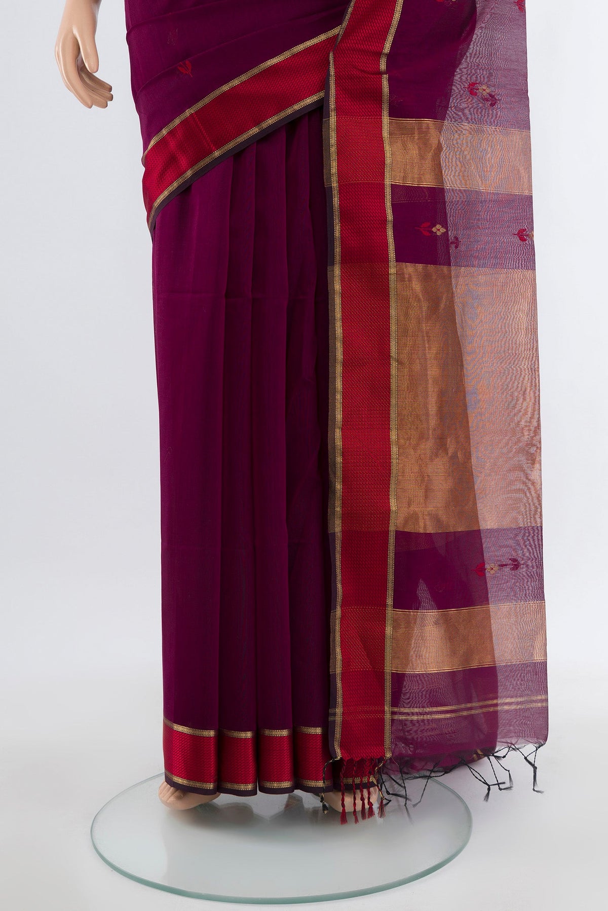 Pleats and pallu of Purple Maheshwari Silk Cotton Saree with Plain Body and Silk Border. 