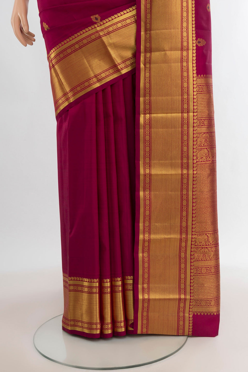 Pleats and pallu of Maroon Kanjivaram Silk Saree with Zari Butta on the body and Zari Border. 